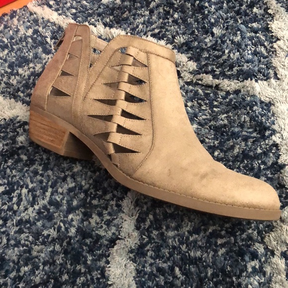 Carlos Santana Bayley Booties - Picture 5 of 16